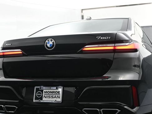 Used 2025 BMW 760i xDrive w/ Executive Package image 10