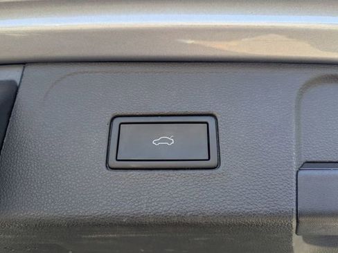 Used 2021 Volkswagen Atlas SE image 24