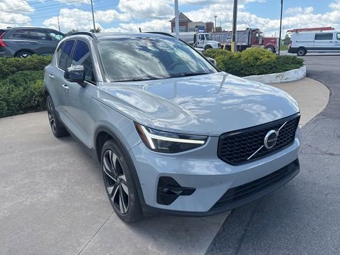 Used 2024 Volvo XC40 B5 Ultimate w/ Protection Package Premier AWD/4WD image 4