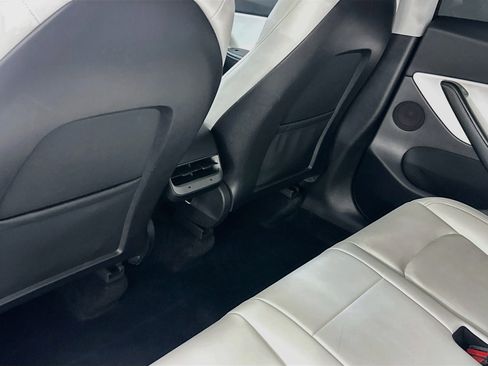 Used 2021 Tesla Model Y Long Range AWD/4WD image 29