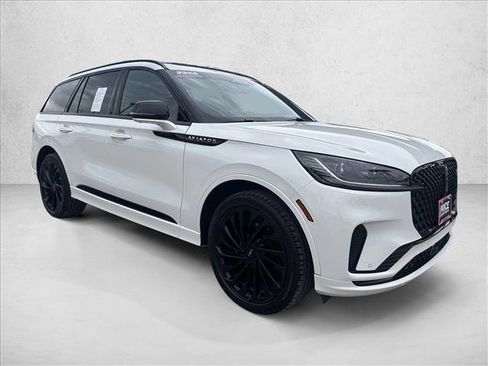 Used 2025 Lincoln Aviator Reserve w/ Equipment Group 201A AWD/4WD image 7
