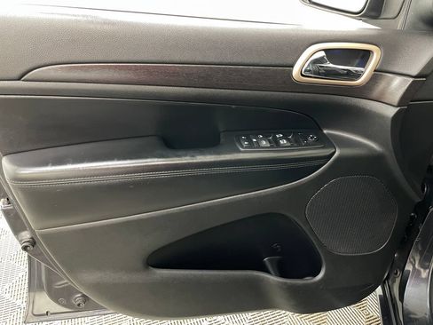 Used 2014 Jeep Grand Cherokee Altitude AWD/4WD image 22