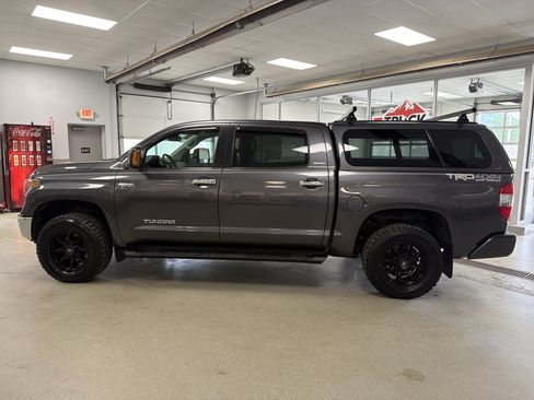 Used 2018 Toyota Tundra Limited w/ Limited Premium Package AWD/4WD image 5