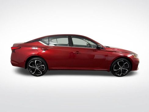 Used 2024 Nissan Altima 2.5 SR AWD/4WD image 2