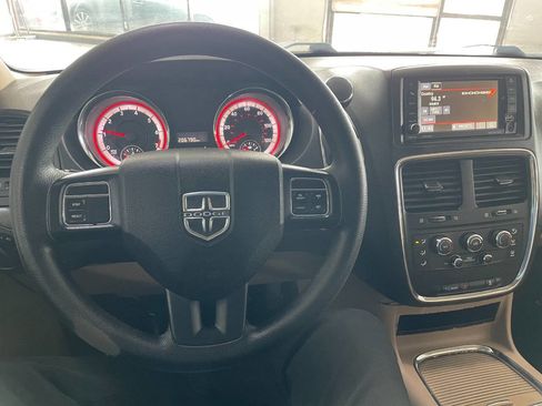 Used 2016 Dodge Grand Caravan SXT image 31