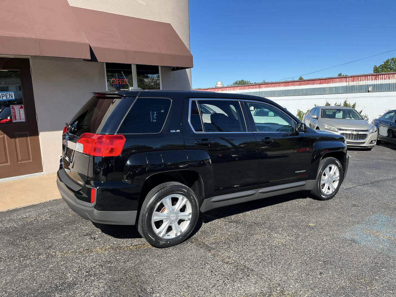 Used 2017 GMC Terrain SLE AWD/4WD image 3