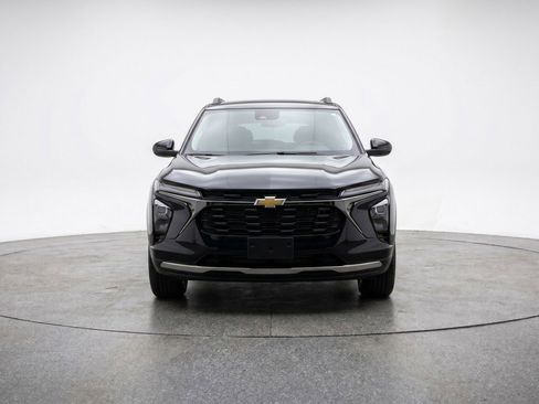 Used 2025 Chevrolet TrailBlazer LT FWD image 2