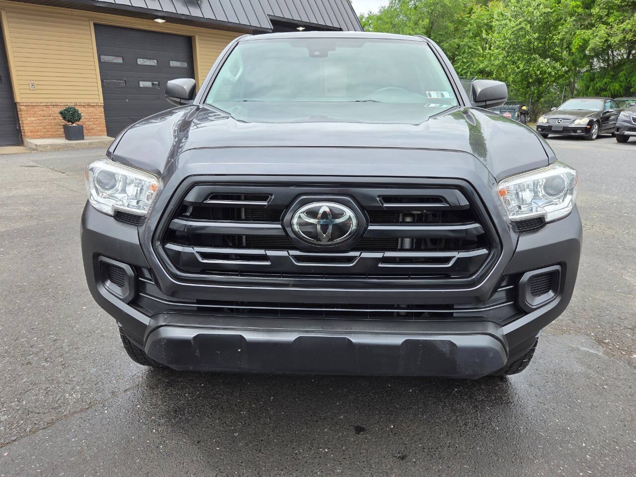 Used 2019 Toyota Tacoma SR AWD/4WD image 2
