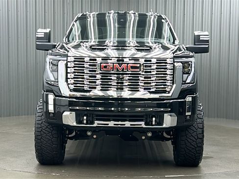 Used 2025 GMC Sierra 3500 Denali image 8
