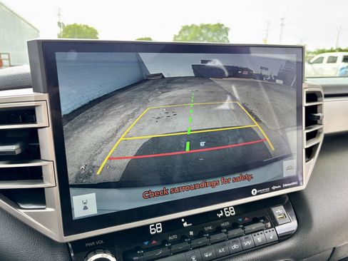 Used 2022 Toyota Tundra Limited w/ Power Package AWD/4WD image 4