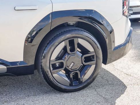 Certified 2024 Kia EV9 GT-Line AWD/4WD image 10