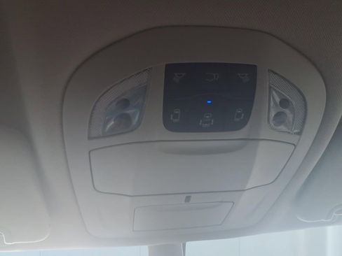 Used 2024 Chrysler Pacifica Touring-L image 23