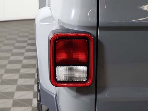 Used 2022 Jeep Gladiator Sport image 12