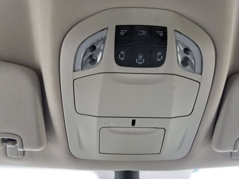 Used 2023 Chrysler Pacifica Touring-L FWD image 20