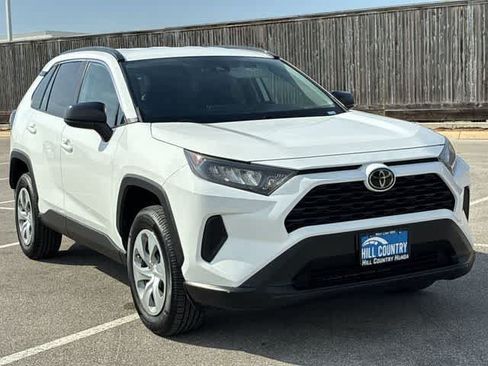 Used 2021 Toyota RAV4 LE FWD image 8