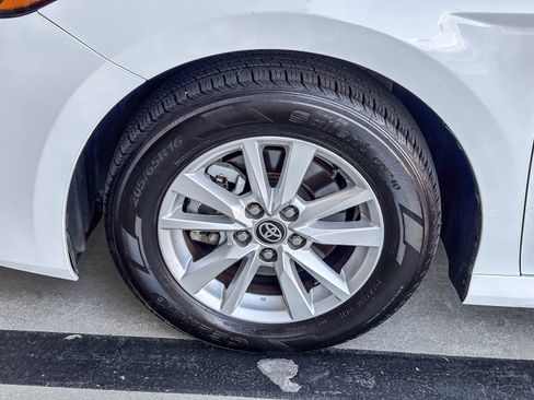 Used 2025 Toyota Camry SE AWD/4WD image 12