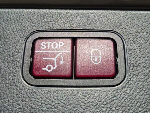 Used 2019 Mercedes-Benz GLC 300 4MATIC image 15