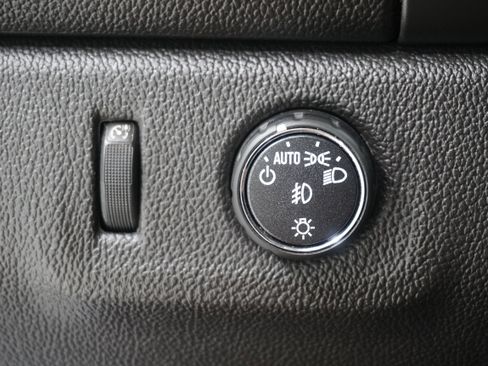 Used 2015 Chevrolet Colorado LT w/ LT Convenience Package image 18