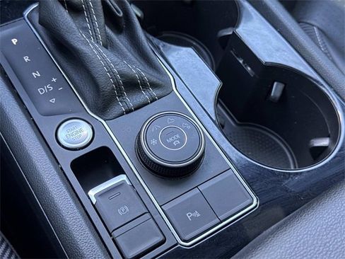 Certified 2022 Volkswagen Atlas Cross Sport SEL R-Line image 23