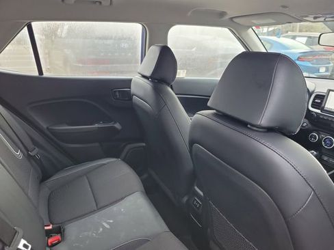 Used 2025 Hyundai Venue Limited image 31
