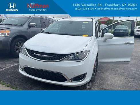 Used 2020 Chrysler Pacifica Touring-L Plus FWD image 1
