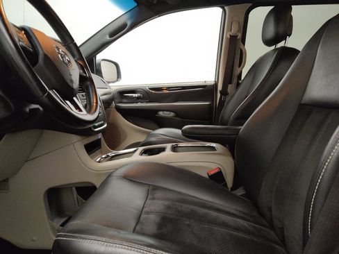 Used 2017 Dodge Grand Caravan SXT FWD image 17