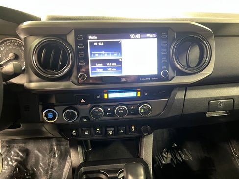 Used 2023 Toyota Tacoma TRD Off-Road w/ TRD Premium Off Road Package AWD/4WD image 22