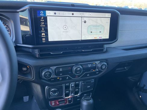 Used 2025 Jeep Gladiator Willys image 16