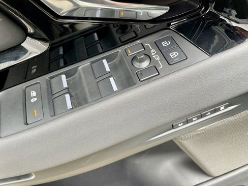 Certified 2025 Land Rover Range Rover Evoque Dynamic SE AWD/4WD image 11