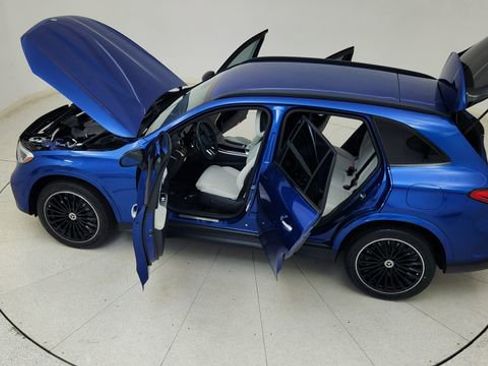 Used 2025 Mercedes-Benz GLC 350e 4MATIC w/ AMG Line image 90