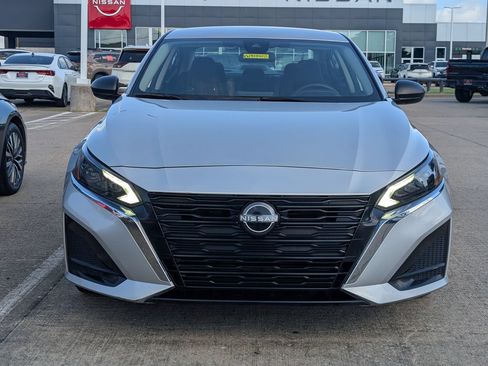Used 2024 Nissan Altima 2.5 SV FWD image 6