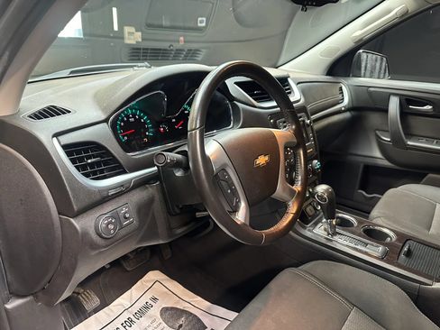 Used 2016 Chevrolet Traverse LT w/ Style and Technology Package FWD image 11