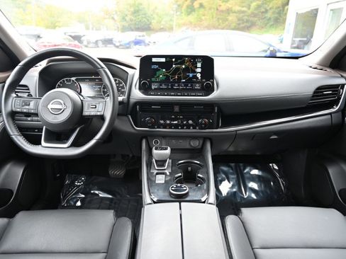 Used 2023 Nissan Rogue SL w/ SL Premium Package image 3