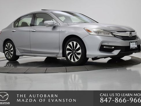 Used 2017 Honda Accord Touring image 11