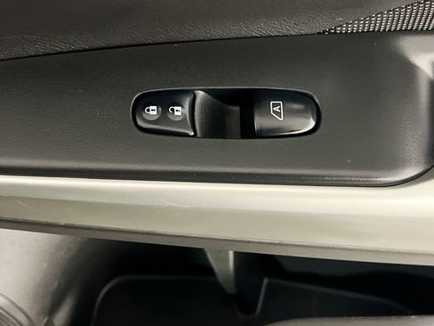 Used 2018 Nissan Kicks SV image 32