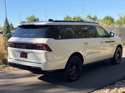 New 2025 Lincoln Navigator L Reserve w/ Jet Appearance Package image 5