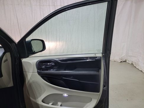 Used 2018 Dodge Grand Caravan SXT image 52