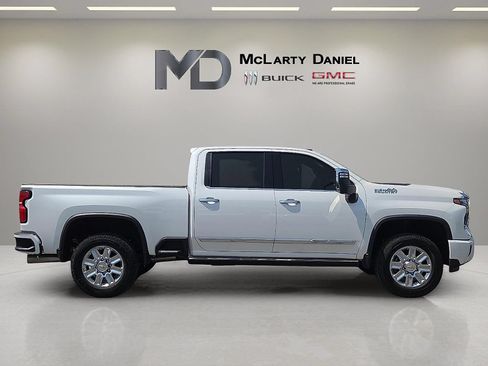 Certified 2025 Chevrolet Silverado 2500 High Country w/ Technology Package AWD/4WD image 15