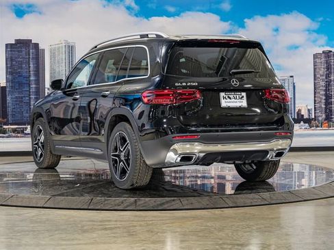 Used 2026 Mercedes-Benz GLB 250 4MATIC image 9