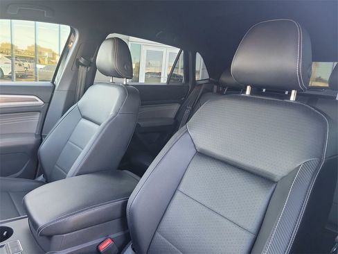 Used 2021 Volkswagen Atlas Cross Sport SE image 26