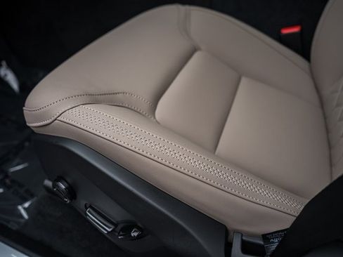 New 2026 Volvo XC90 B6 Plus image 32