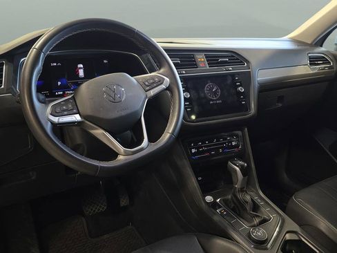 Used 2022 Volkswagen Tiguan SE image 25