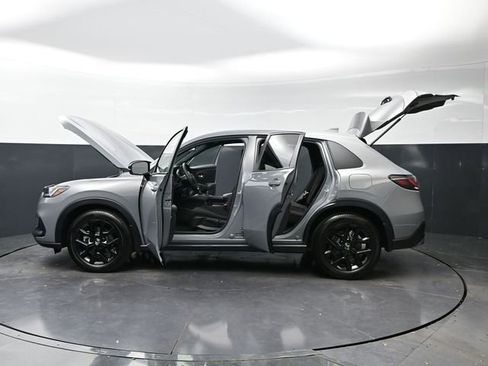 Used 2025 Honda HR-V Sport image 40