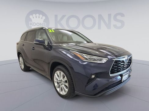 Used 2021 Toyota Highlander Limited FWD image 2