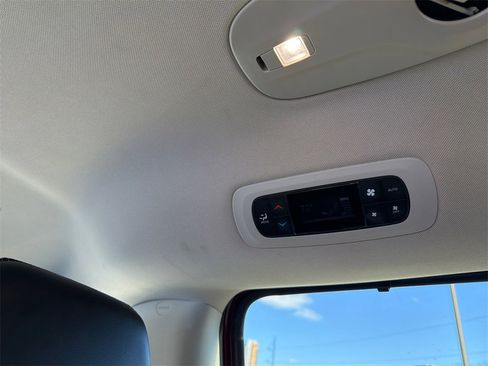 Used 2023 Chrysler Pacifica Touring-L image 20