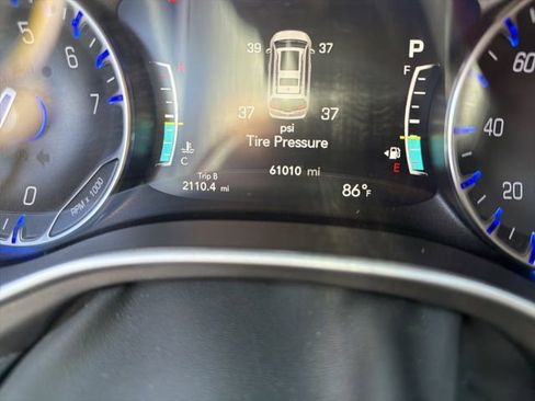 Used 2023 Chrysler Pacifica Touring-L FWD image 16