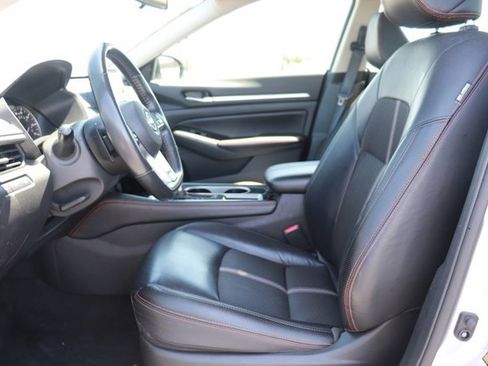 Used 2024 Nissan Altima 2.5 SR FWD image 12