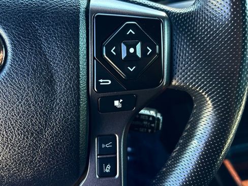 Used 2022 Toyota Tacoma TRD Off-Road AWD/4WD image 12