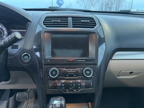Used 2018 Ford Explorer XLT w/ Equipment Group 202A image 11