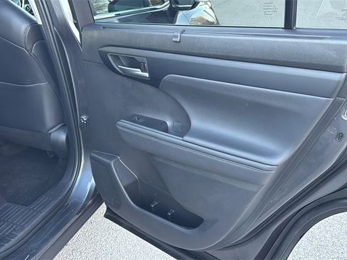 Used 2023 Toyota Highlander XLE image 43